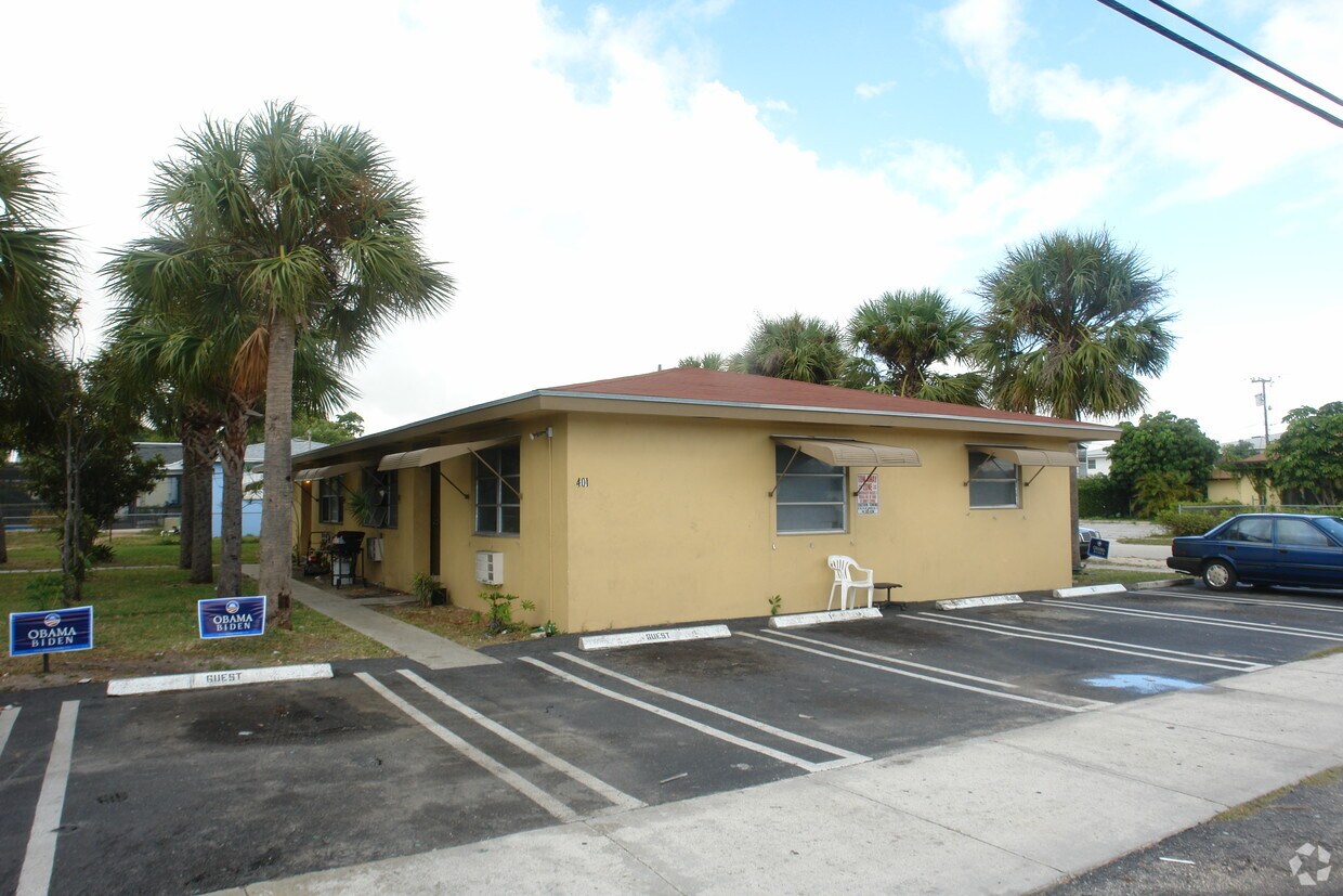 Building Photo - 401 S Seacrest Blvd