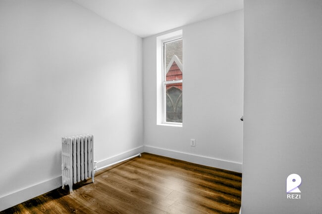 Building Photo - 737 E 219th St