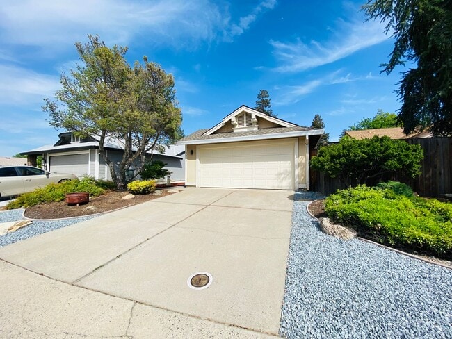 Building Photo - Fabulous 3 Bedroom Home!