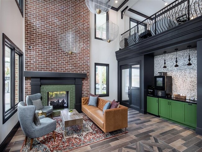 Leasing Center - Broadstone Junction