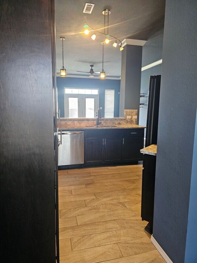 Building Photo - Spacious 3 Bedroom Rental **Available Now**