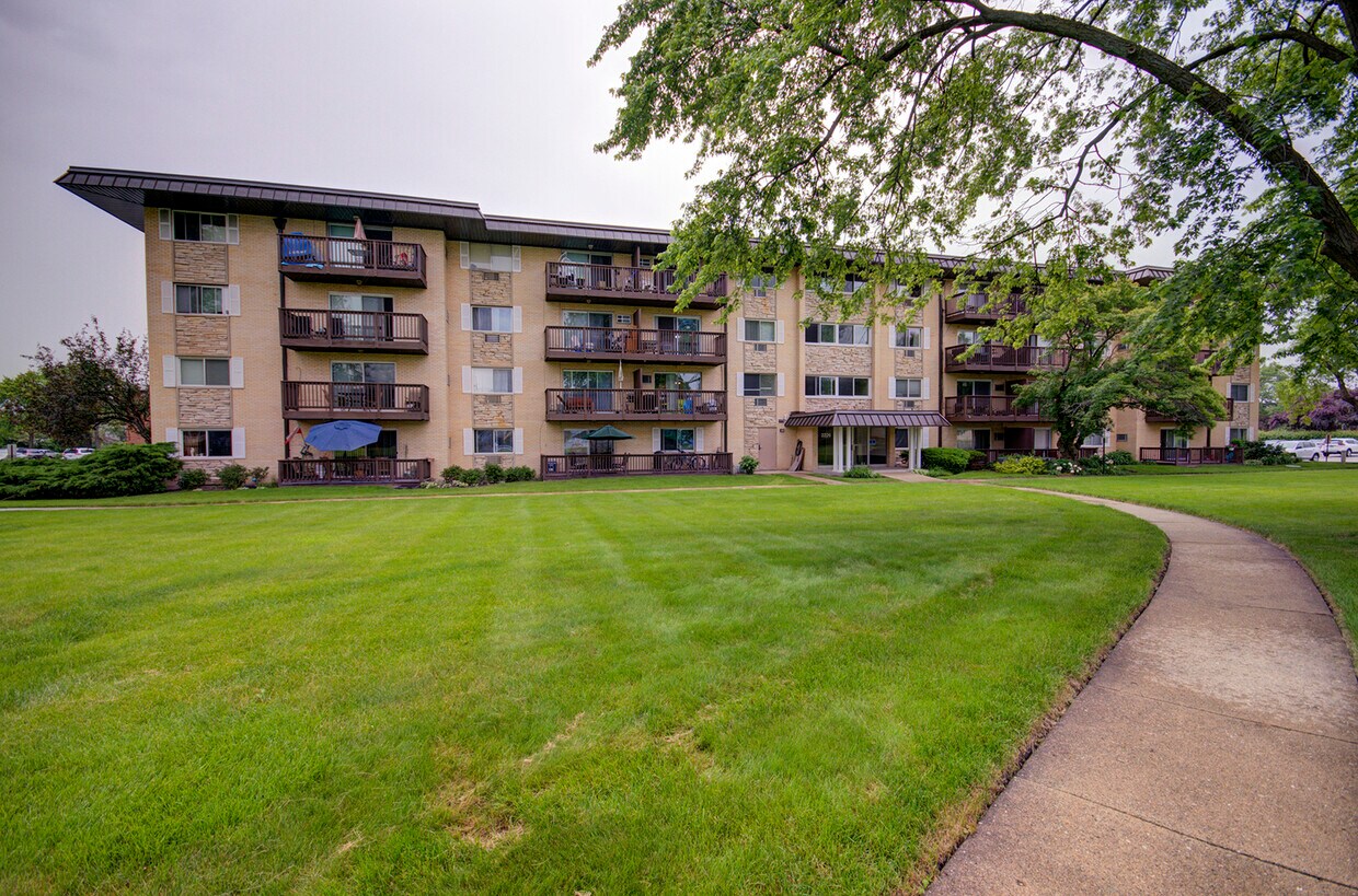 2226 S Goebbert Rd Unit 463, Arlington Heights, IL 60005 Condo for
