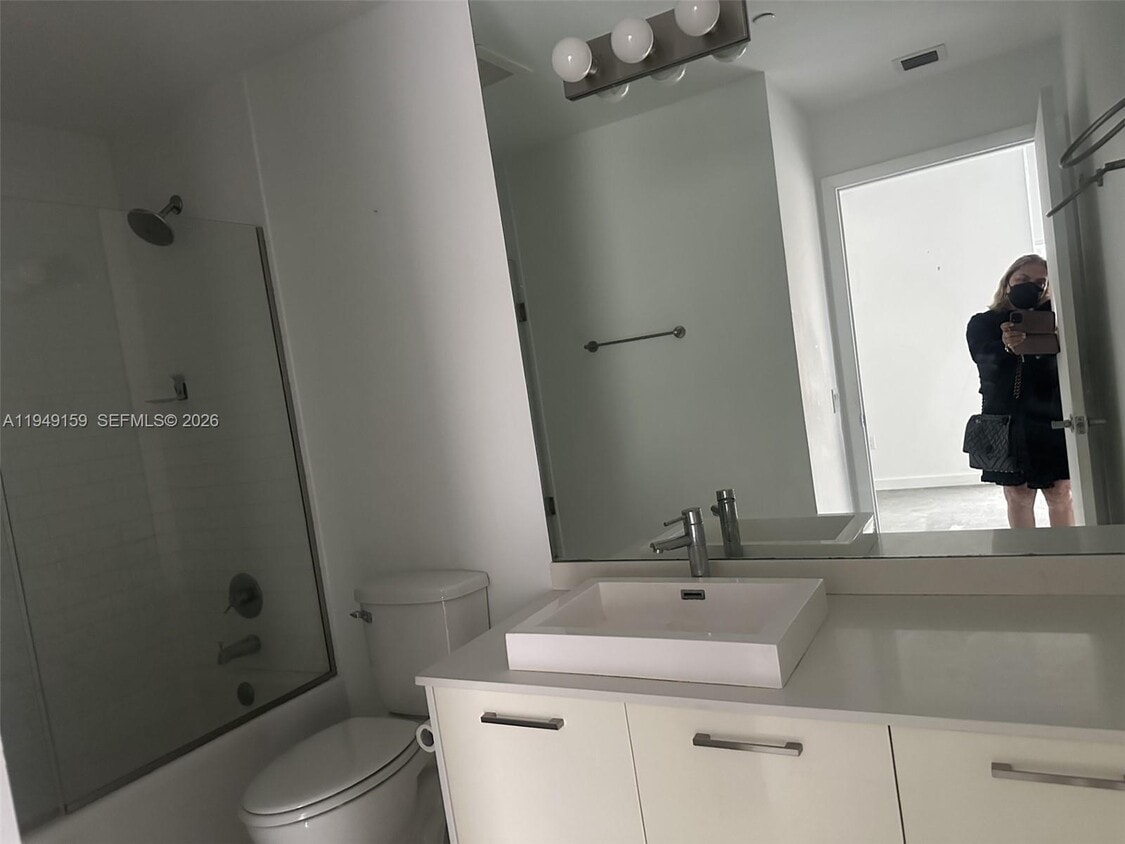 Foto del edificio - 151 SE 1st St