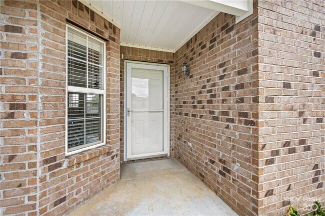 Building Photo - 1002 Applewood Cir