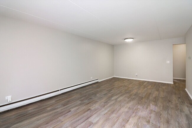 Building Photo - 2544 Waterbury Dr