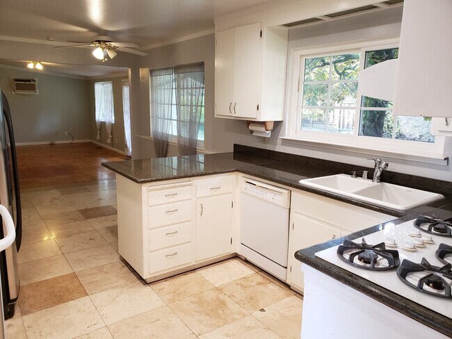 Building Photo - 4 Bed 2 Bath Single Family Home In Moraga
