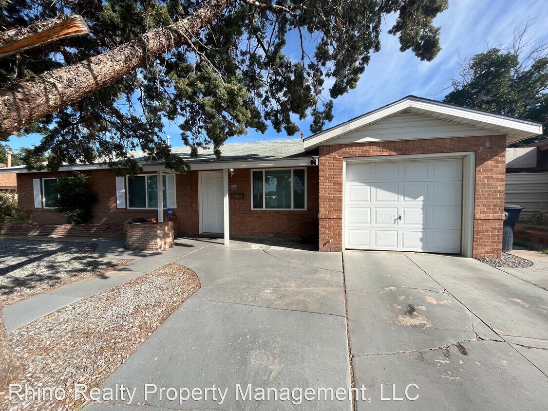 4 br, 2 bath House 8419 Menaul Blvd NE House Rental in Albuquerque