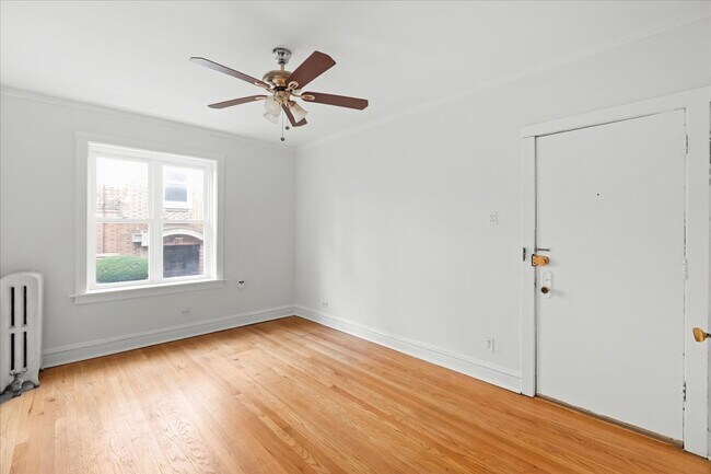 Foto del edificio - 654 W Oakdale Ave