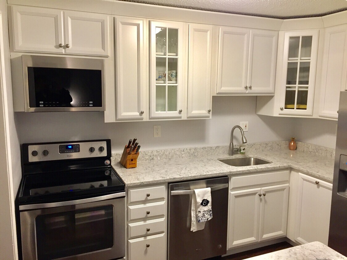 Primary Photo - 100 Oxbow Dr