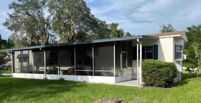 Foto del edificio - 9646 St Clair Rd