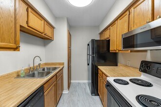 Building Photo - 1900 Bay Area Blvd