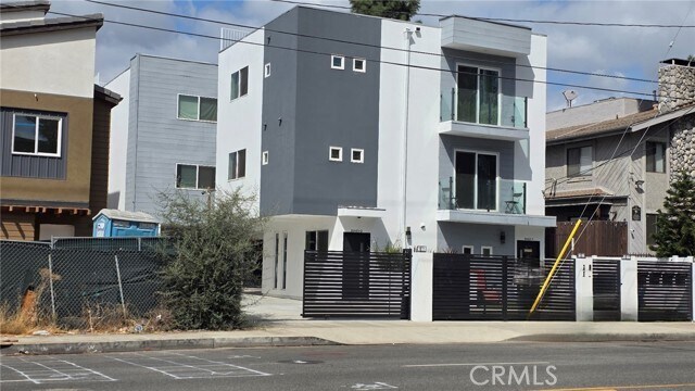 Foto del edificio - 6845 Haskell Ave