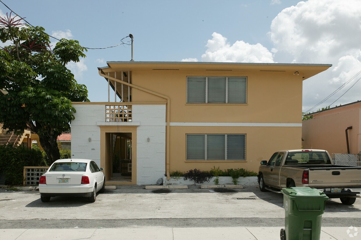 Foto del edificio - 251 NW 57th Ave