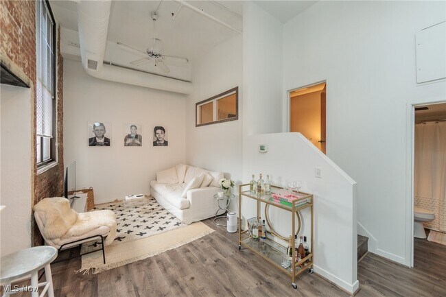 Foto del edificio - 1133 W 9th St