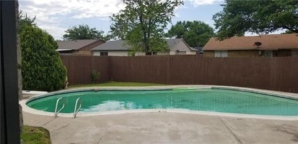 Building Photo - 5228 Runyon Dr