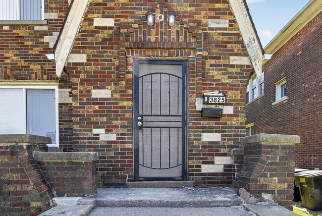 Building Photo - 3825 Waverly St