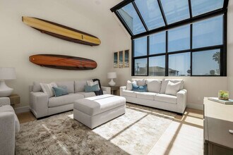 Building Photo - 357 Playa Del Sur St