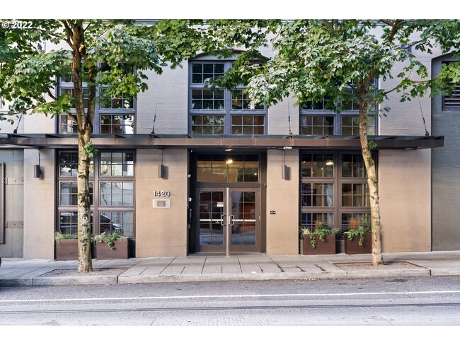 Foto del edificio - 1420 NW Lovejoy St