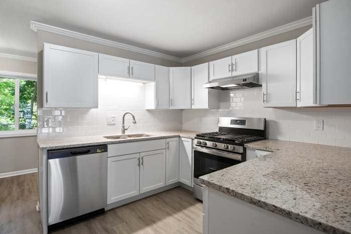 Foto principal - 1940 Tall Oaks Dr