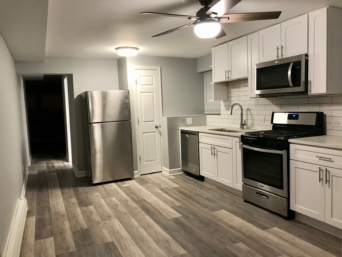Foto principal - 8257 W Lawrence Ave