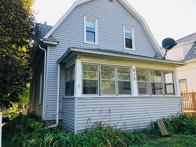 Front of house - 213 Moir St