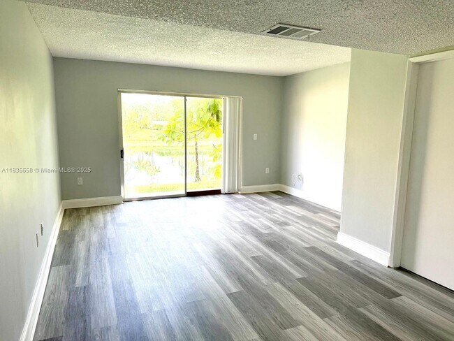 Foto del edificio - 3872 NW 90th Ave