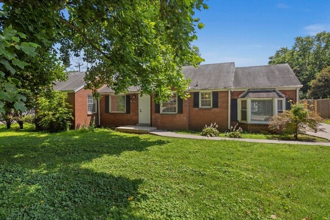 Photo - 1001 Horseshoe Dr House