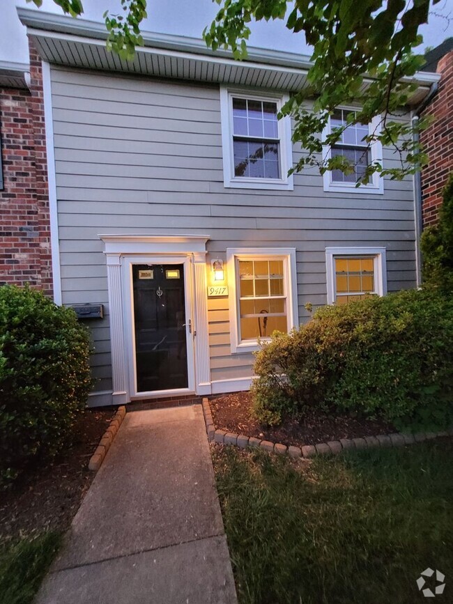 Building Photo - 9417 Greenhill Ct