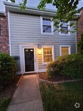 Building Photo - 9417 Greenhill Ct