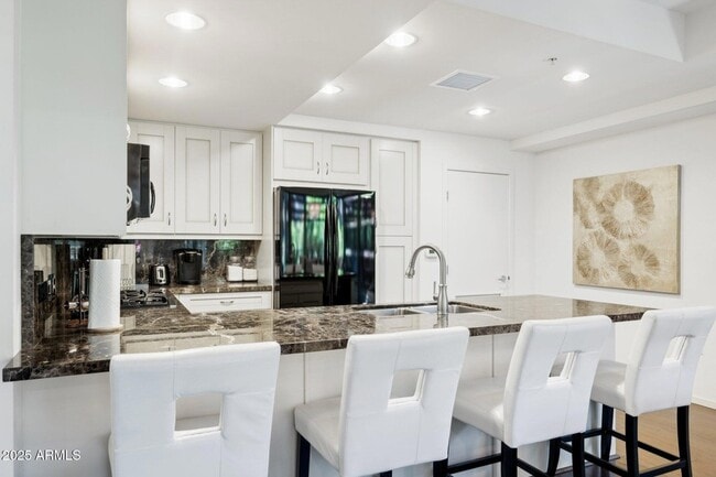 Foto del edificio - 7151 E Rancho Vista Dr