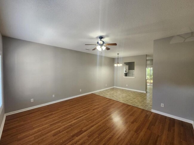 Building Photo - 111 Maddux Ln