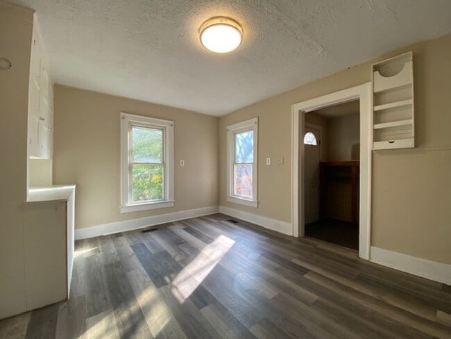 Building Photo - 1725/1727 W High St.