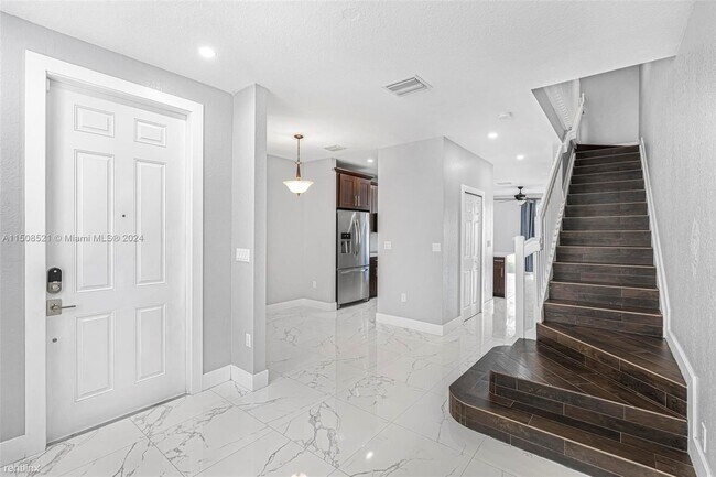 Foto del edificio - 3 br, 2.5 bath Townhome - 2853 SE 1st Dr