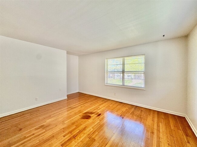 Building Photo - 4916 Worth St