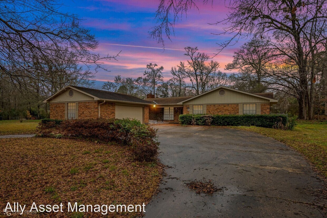 Primary Photo - 4 br, 2.5 bath House - 930 Empire Circle