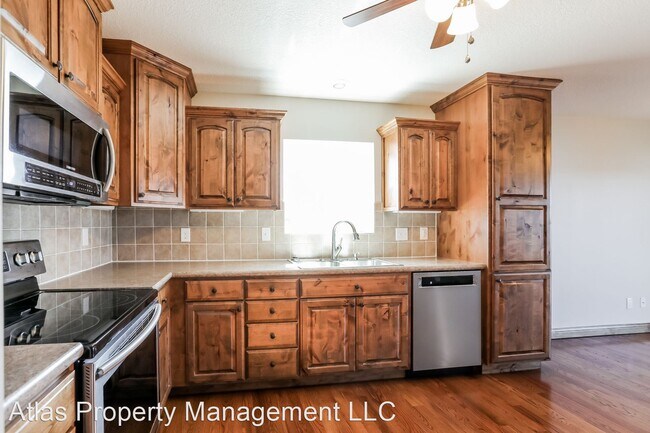 Foto del edificio - 4 br, 3 bath House - 16910 Meadow Creek Court