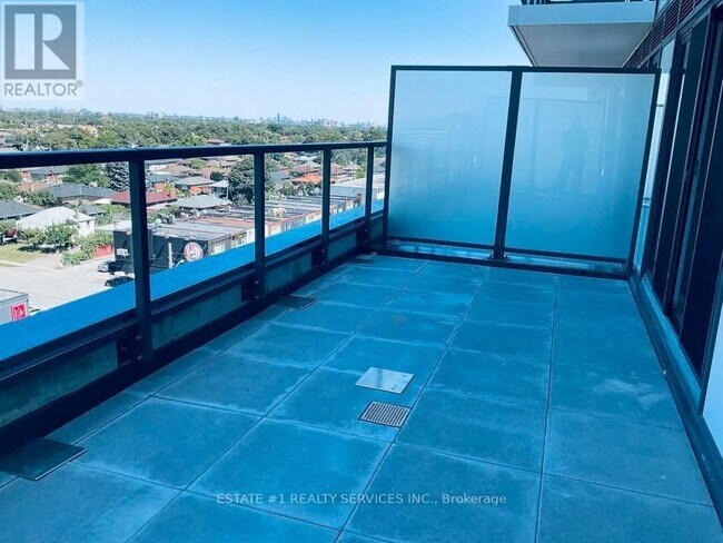 Photo du bâtiment - 1195 The Queensway