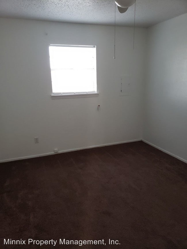 Building Photo - 1 br, 1 bath Apartment - 916 E 17th Street