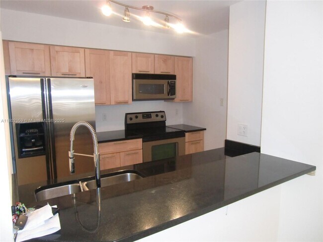 Building Photo - 2881 N Oakland Forest Dr