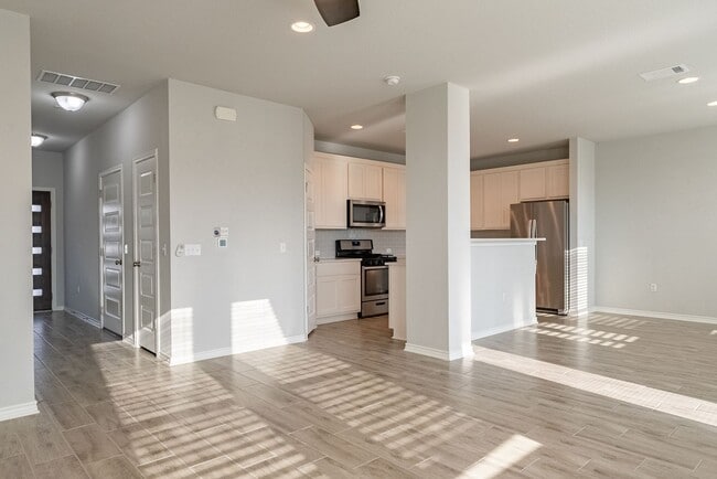 Building Photo - Your Dream Home Awaits in the Heart of Harris Ridge!