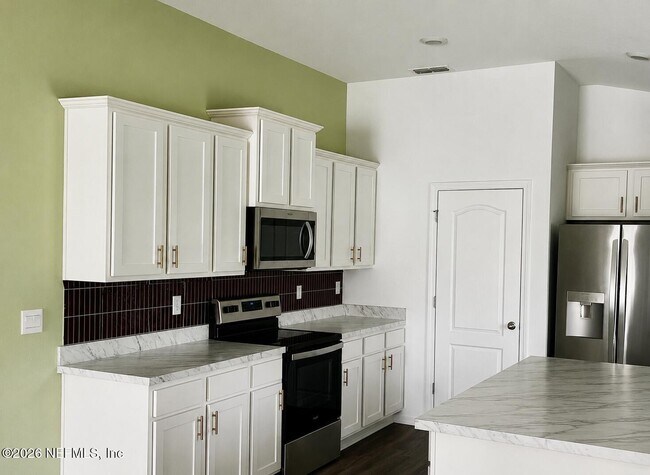 Foto del edificio - 12450 Russian Olive Rd