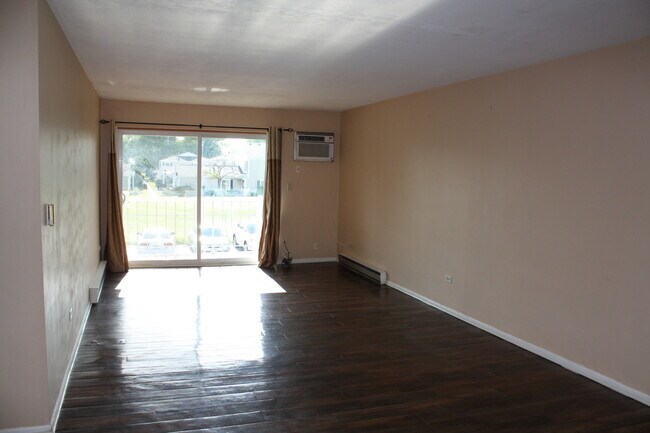 Foto del edificio - 802 E Old Willow Rd