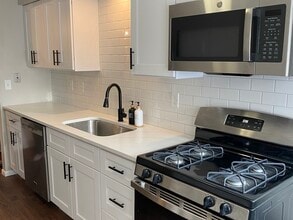 Building Photo - 9811 Rich Rd