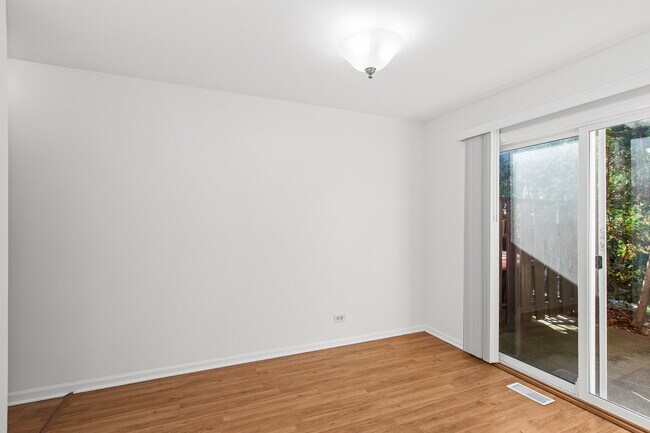 Foto del edificio - 2122 Rugen Rd