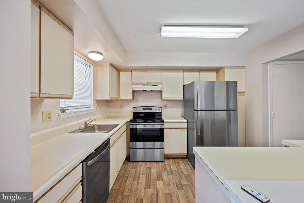 Primary Photo - 6702 Mallard Ct