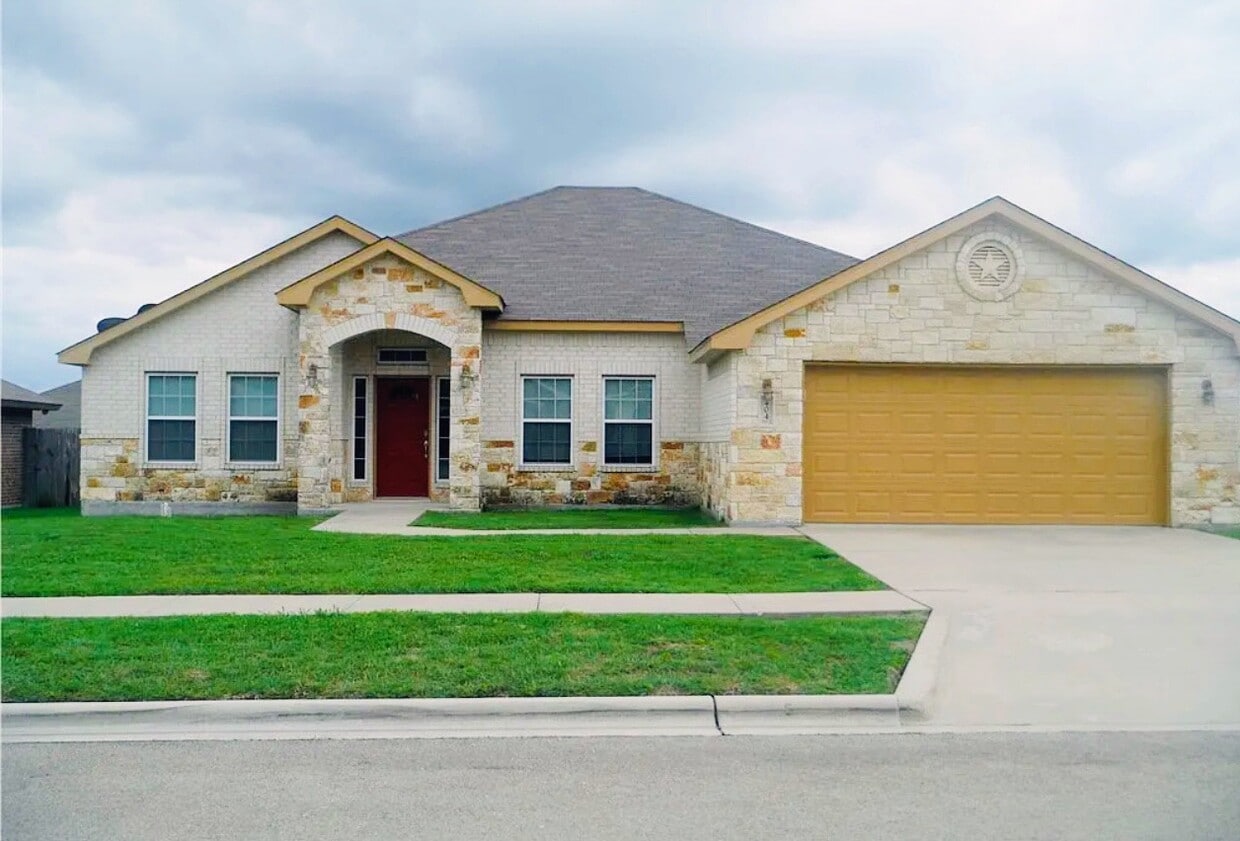 Building Photo - 404 W Little Dipper Dr