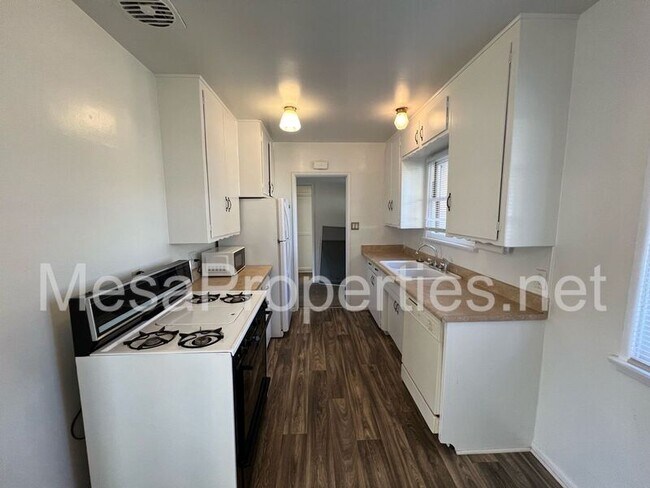 Foto del edificio - 1636 Elmcrest St