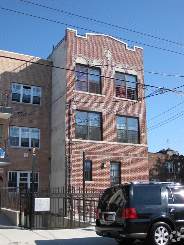 Foto principal - 853 Belmont Ave