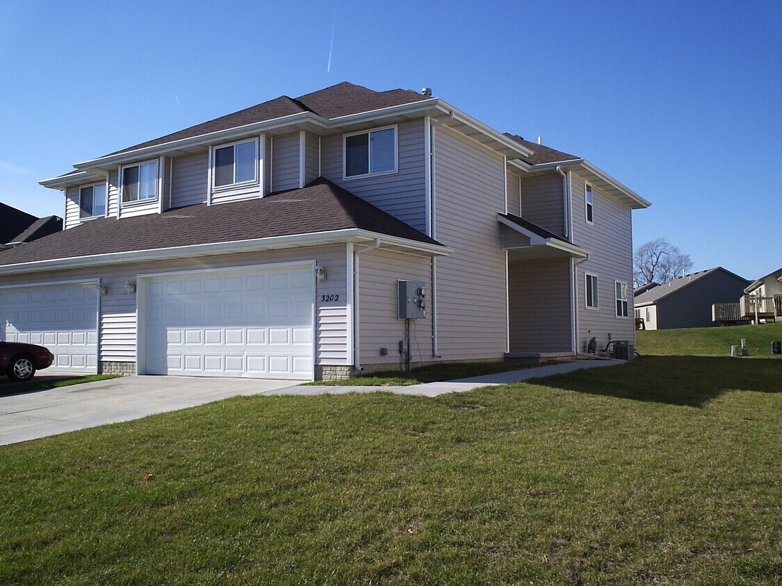 3202 SE Grant St, Ankeny, IA 50021 Townhome Rentals in Ankeny IA
