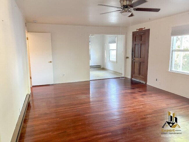 Building Photo - 154 Agard St